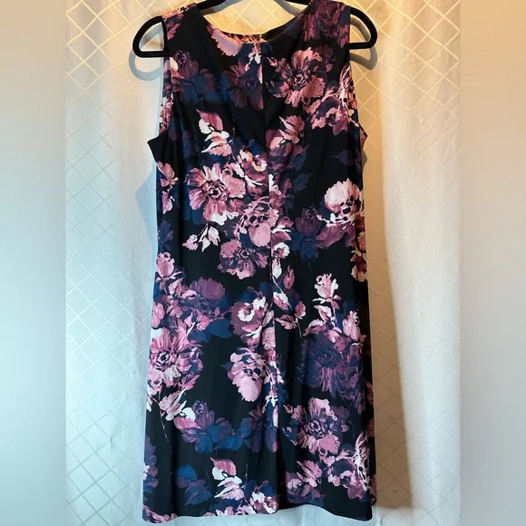 Pretty Tommy Hilfiger Floral Short Sleeveless Dress - Picture 5 of 7